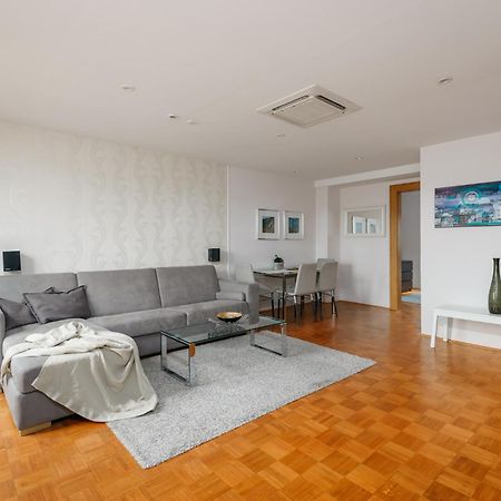 Roy 2 Bdr Apartment With Prague Castle View, Parking & Ac Zewnętrze zdjęcie