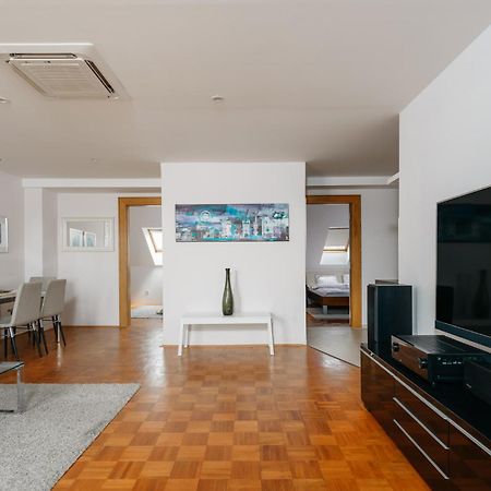 Roy 2 Bdr Apartment With Prague Castle View, Parking & Ac Zewnętrze zdjęcie