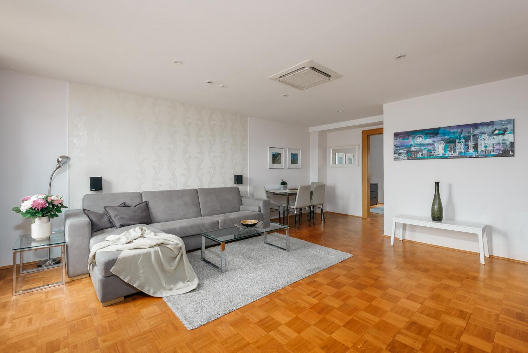 Roy 2 Bdr Apartment With Prague Castle View, Parking & Ac Zewnętrze zdjęcie
