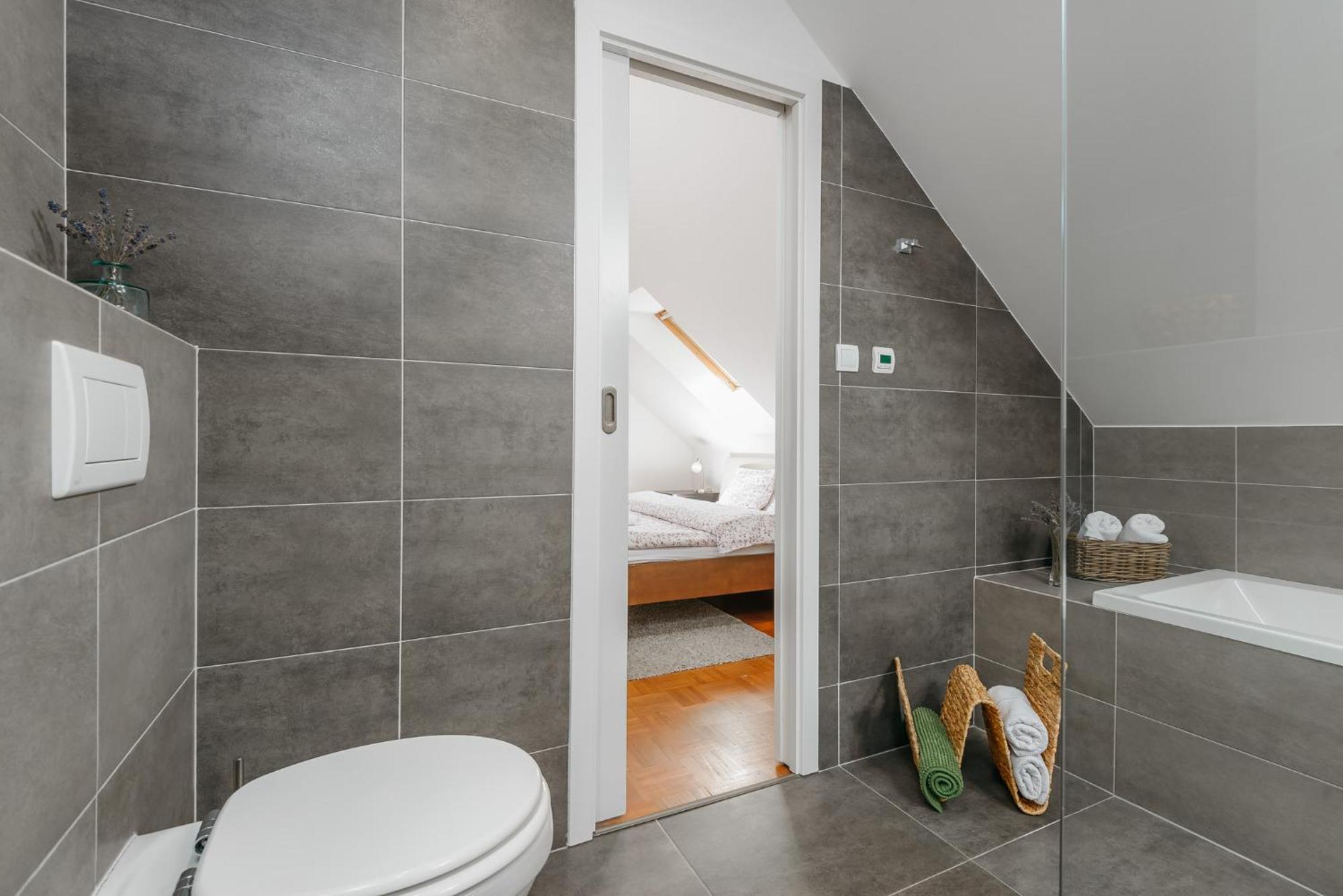 Roy 2 Bdr Apartment With Prague Castle View, Parking & Ac Zewnętrze zdjęcie