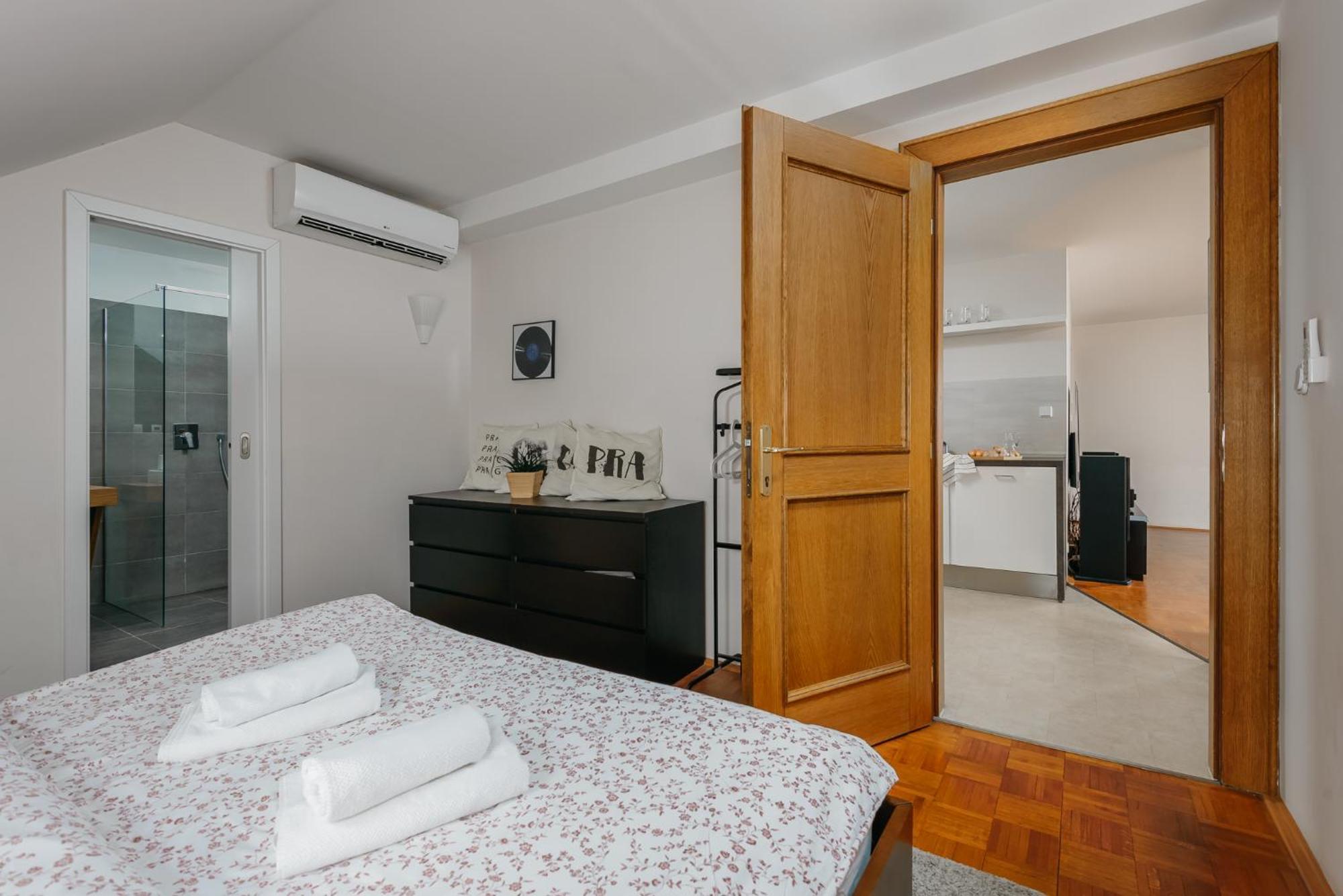 Roy 2 Bdr Apartment With Prague Castle View, Parking & Ac Zewnętrze zdjęcie