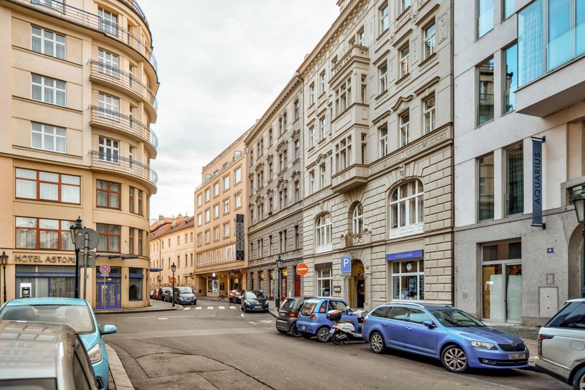 Roy 2 Bdr Apartment With Prague Castle View, Parking & Ac Zewnętrze zdjęcie