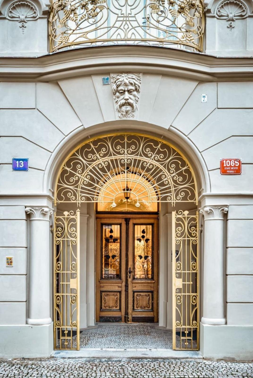 Roy 2 Bdr Apartment With Prague Castle View, Parking & Ac Zewnętrze zdjęcie