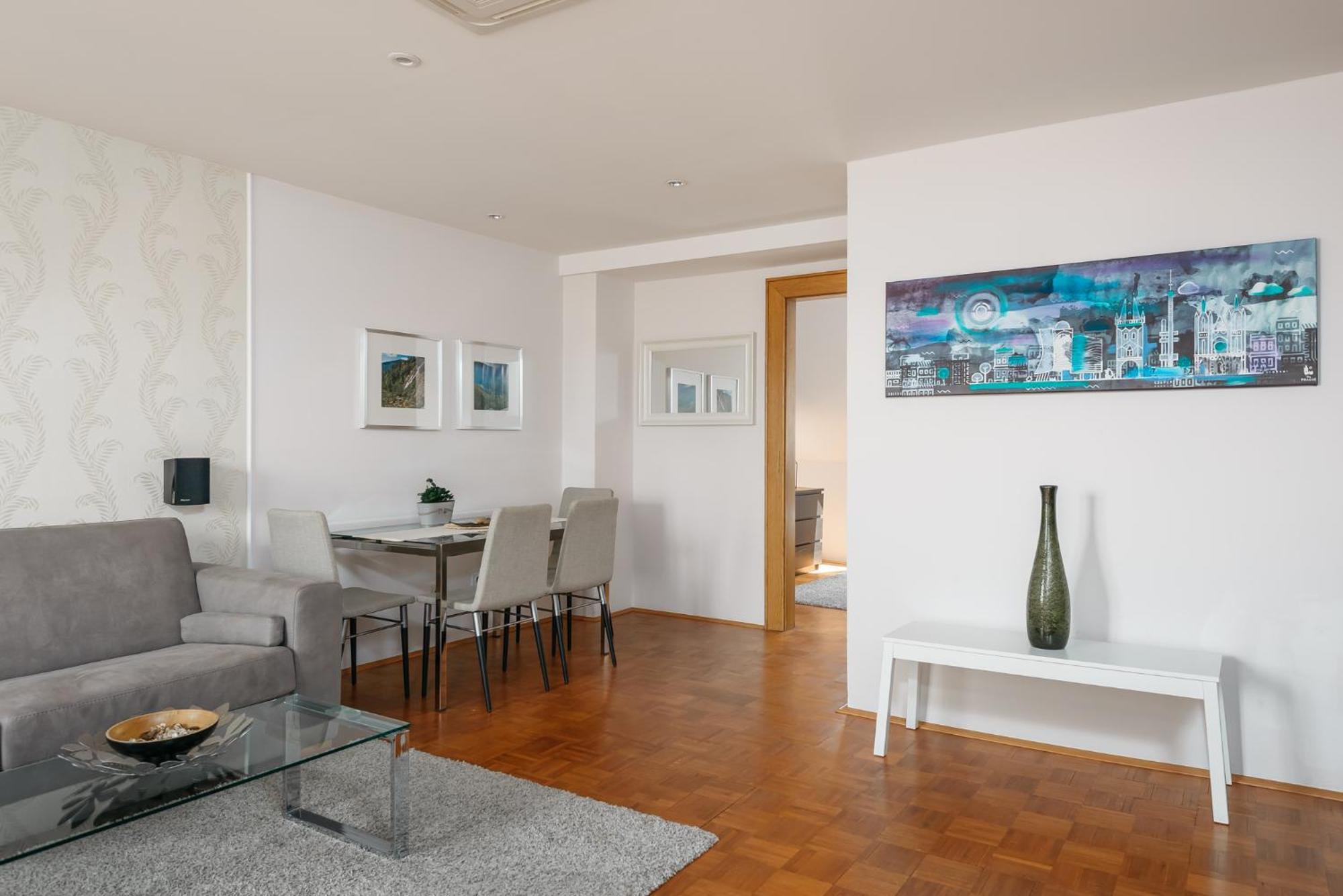 Roy 2 Bdr Apartment With Prague Castle View, Parking & Ac Zewnętrze zdjęcie