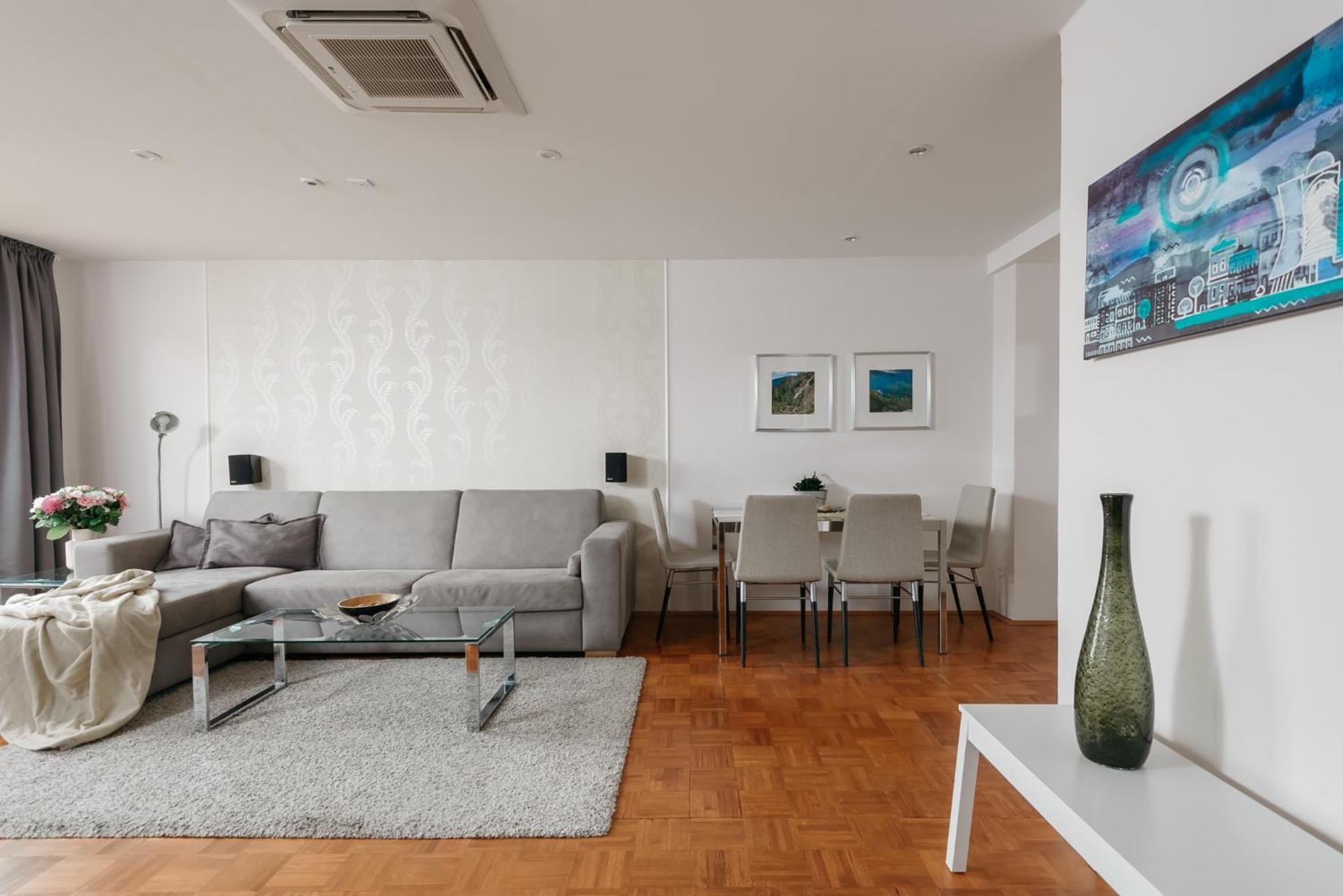 Roy 2 Bdr Apartment With Prague Castle View, Parking & Ac Zewnętrze zdjęcie