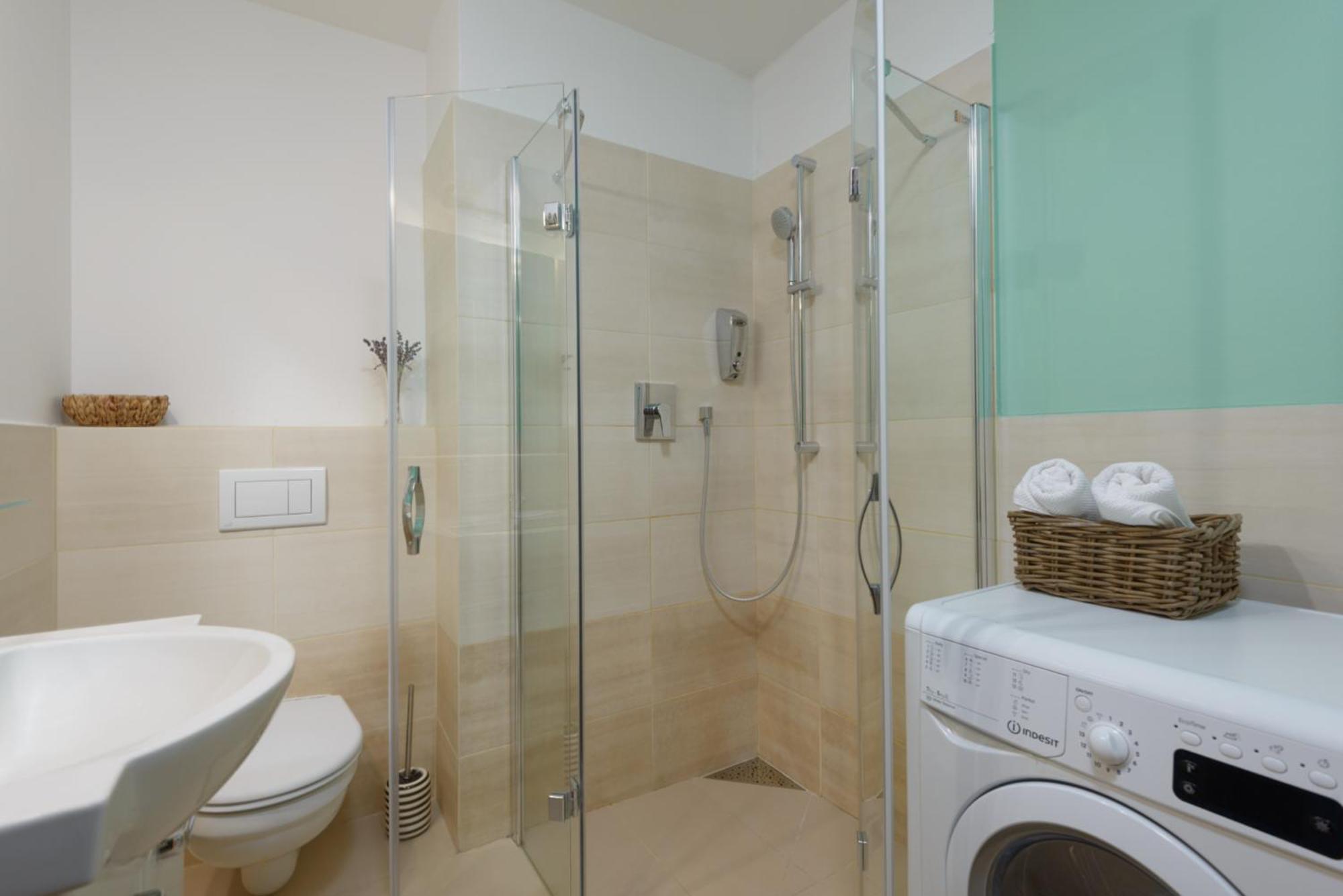 Roy 2 Bdr Apartment With Prague Castle View, Parking & Ac Zewnętrze zdjęcie