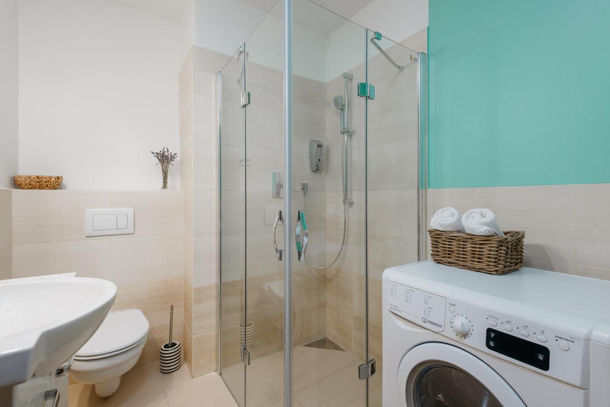 Roy 2 Bdr Apartment With Prague Castle View, Parking & Ac Zewnętrze zdjęcie