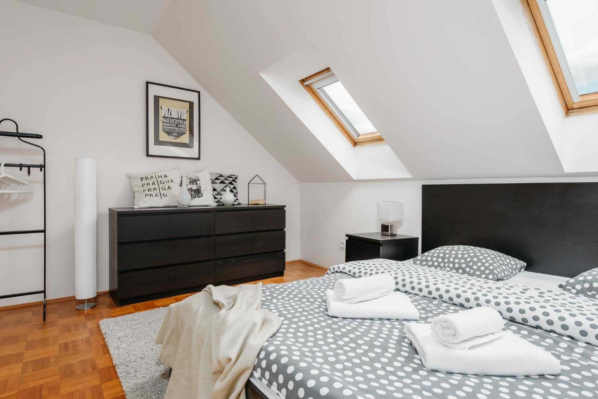 Roy 2 Bdr Apartment With Prague Castle View, Parking & Ac Zewnętrze zdjęcie