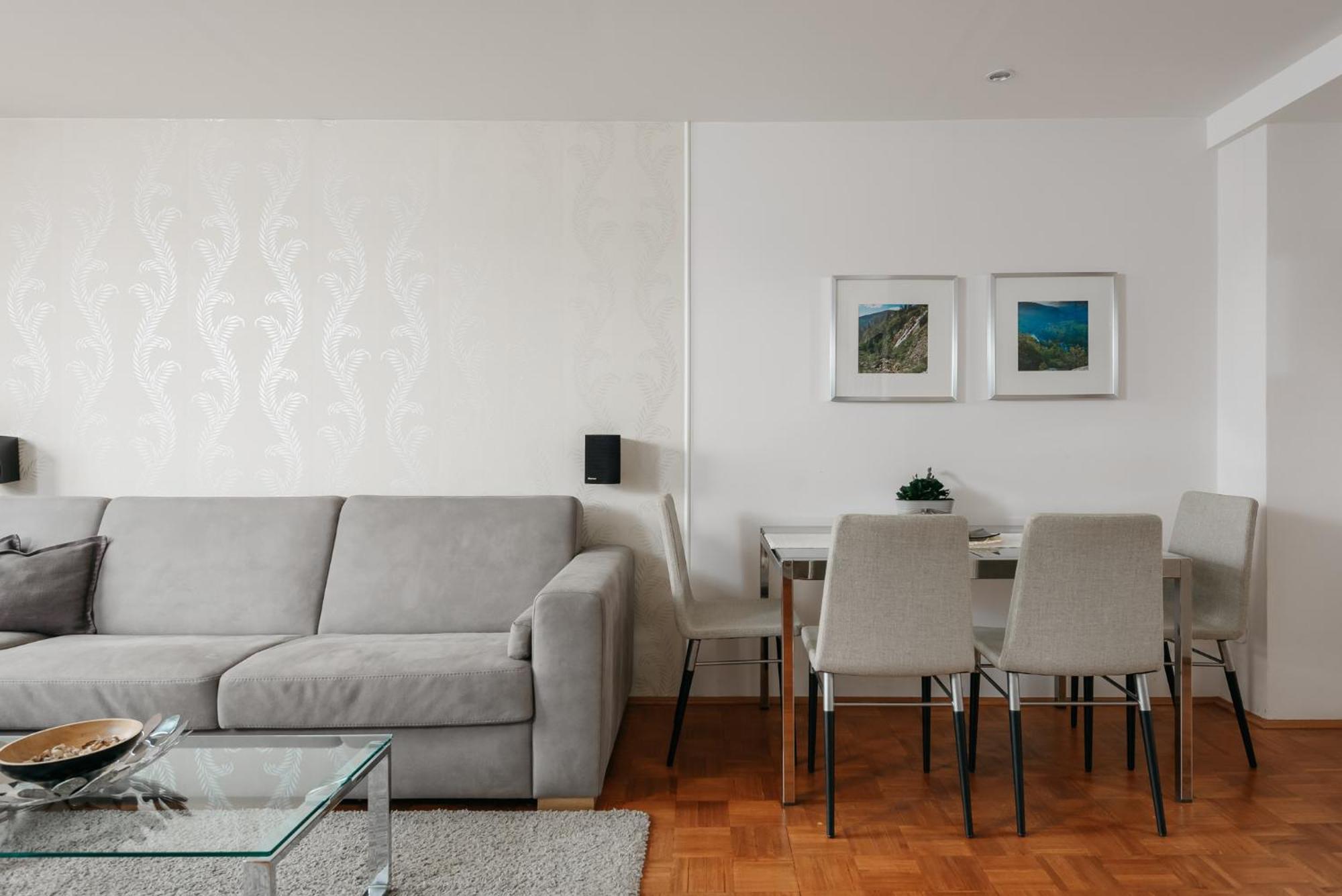 Roy 2 Bdr Apartment With Prague Castle View, Parking & Ac Zewnętrze zdjęcie