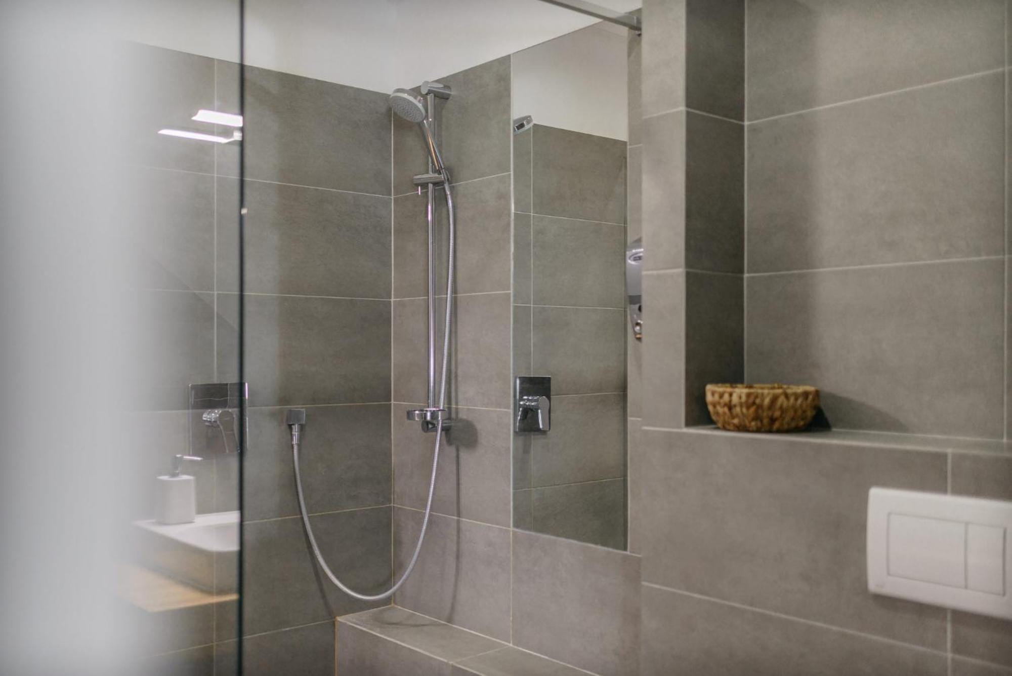 Roy 2 Bdr Apartment With Prague Castle View, Parking & Ac Zewnętrze zdjęcie